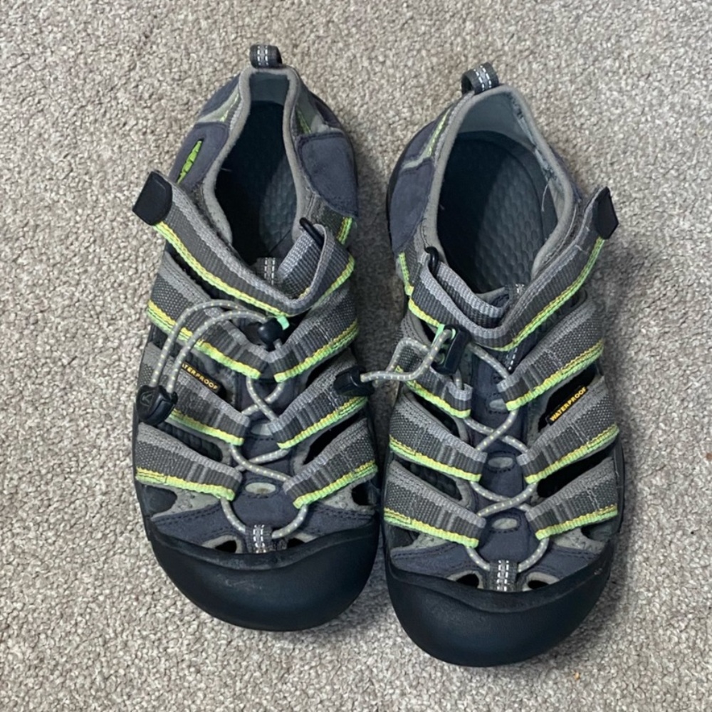 Keen Waterproof Outdoor Hiking Sandals Size 4